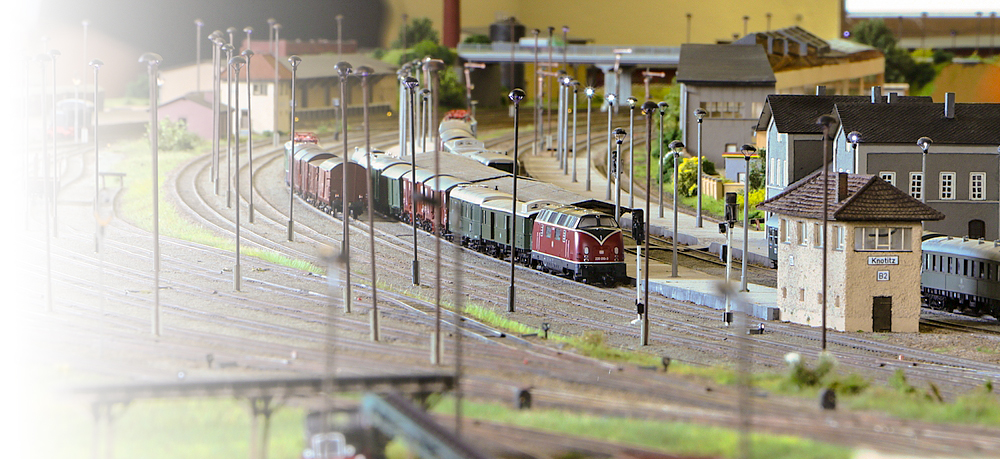 TT-Modulanlage mit Bahnhof und Güterzug